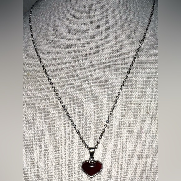 Blood red carnelian heart necklace. - Picture 5 of 7